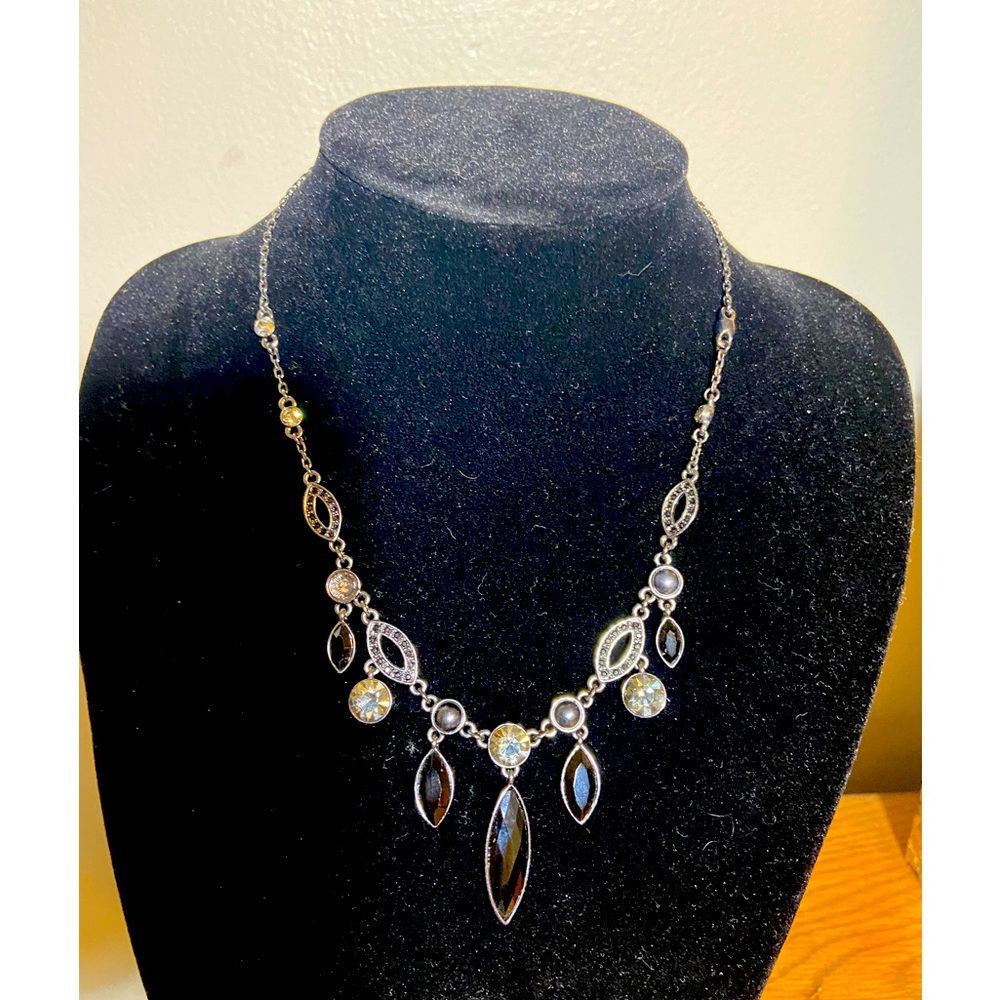 BEAUTIFUL VINTAGE BLACK ONYX SHORT ELEGANT NECKLACE
